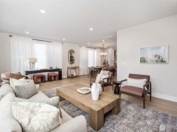 14332 148th Place NE 25, Woodinville WA 98072