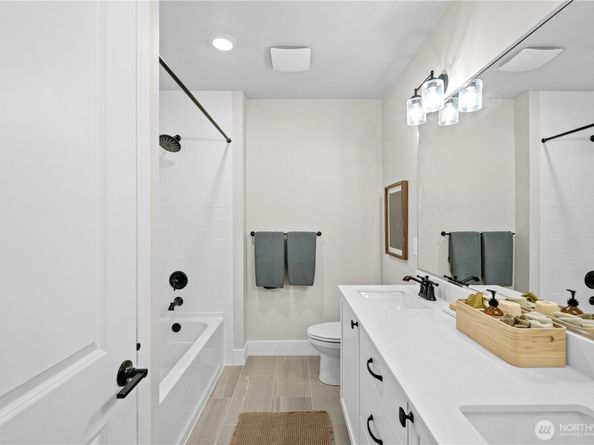 14332 148th Place NE 25, Woodinville WA 98072