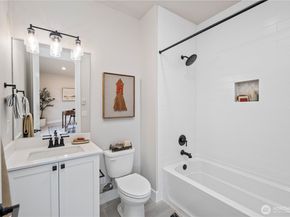 14332 148th Place NE 25, Woodinville WA 98072