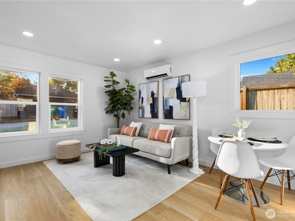 9737 Evanston Avenue N, Seattle WA 98103