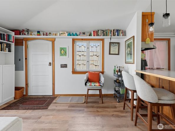 2727 Fairview Avenue E 18, Seattle WA 98102