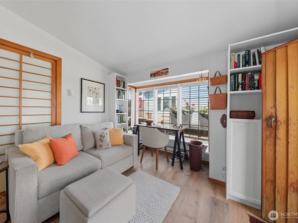 2727 Fairview Avenue E 18, Seattle WA 98102