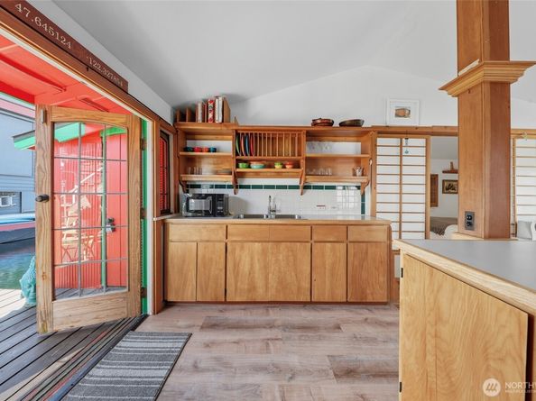 2727 Fairview Avenue E 18, Seattle WA 98102