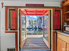 2727 Fairview Avenue E 18, Seattle WA 98102