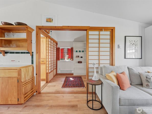 2727 Fairview Avenue E 18, Seattle WA 98102