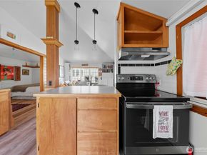 2727 Fairview Avenue E 18, Seattle WA 98102