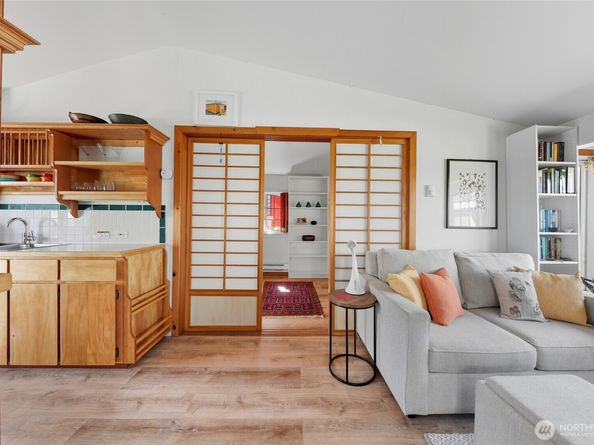 2727 Fairview Avenue E 18, Seattle WA 98102