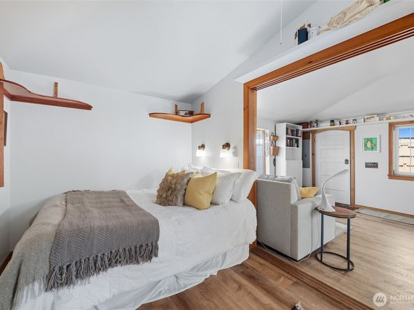 2727 Fairview Avenue E 18, Seattle WA 98102