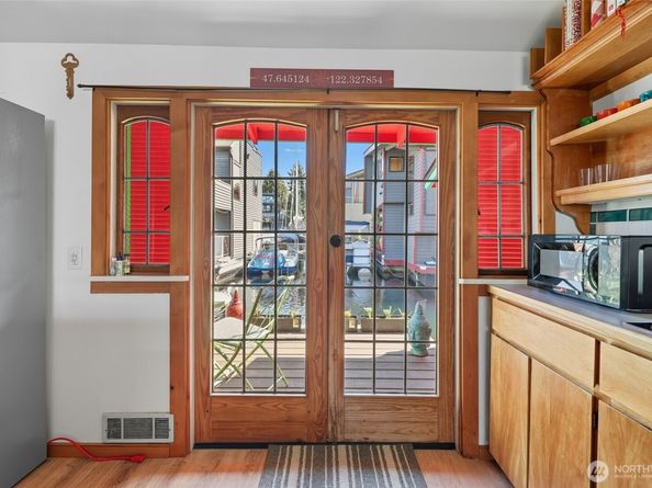2727 Fairview Avenue E 18, Seattle WA 98102