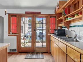 2727 Fairview Avenue E 18, Seattle WA 98102