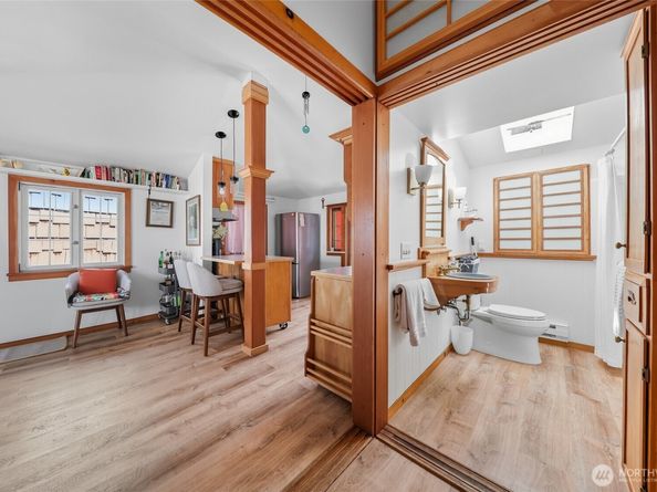2727 Fairview Avenue E 18, Seattle WA 98102
