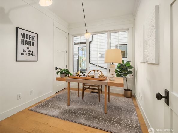 5142 48th Avenue NE, Seattle WA 98105