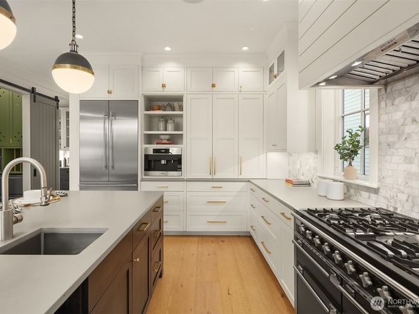 5142 48th Avenue NE, Seattle WA 98105