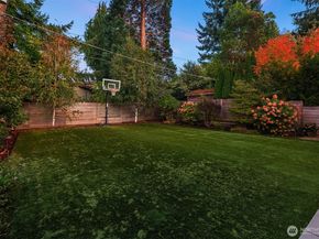 5142 48th Avenue NE, Seattle WA 98105