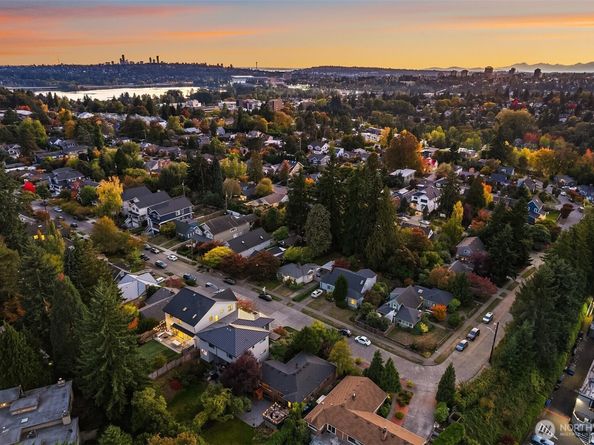5142 48th Avenue NE, Seattle WA 98105