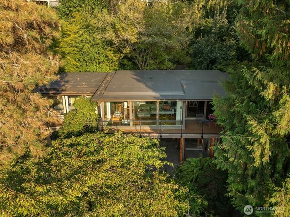 5401 SW Beach Drive Terrace, Seattle WA 98116