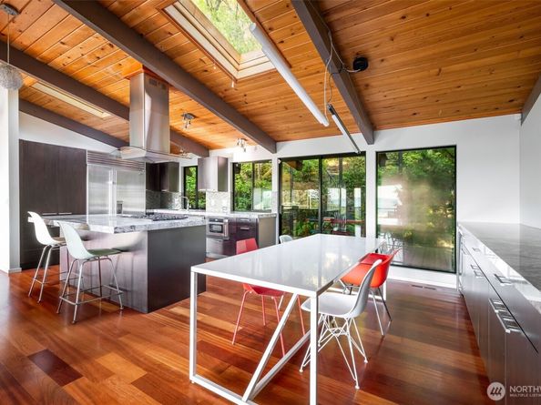 5401 SW Beach Drive Terrace, Seattle WA 98116