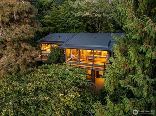 5401 SW Beach Drive Terrace, Seattle WA 98116