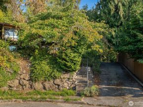5401 SW Beach Drive Terrace, Seattle WA 98116