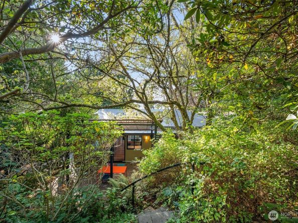 5401 SW Beach Drive Terrace, Seattle WA 98116