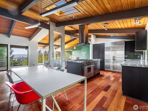 5401 SW Beach Drive Terrace, Seattle WA 98116