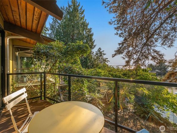 5401 SW Beach Drive Terrace, Seattle WA 98116