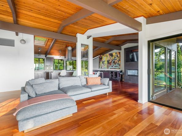 5401 SW Beach Drive Terrace, Seattle WA 98116