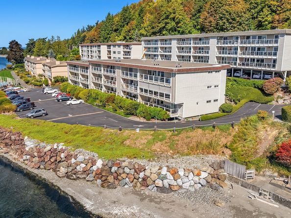 10203 47th Avenue SW C12, Seattle WA 98146