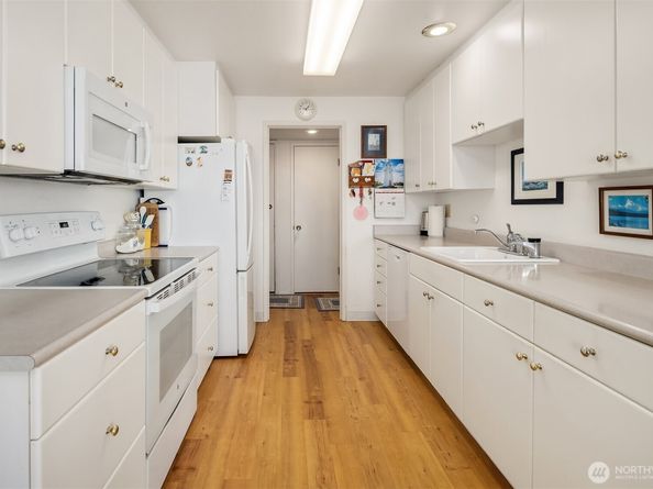 10203 47th Avenue SW C12, Seattle WA 98146