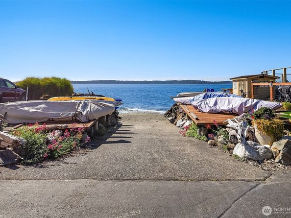 10203 47th Avenue SW C12, Seattle WA 98146