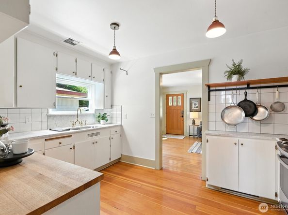 7936 29th Avenue SW, Seattle WA 98126