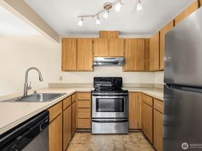 17425 119th Lane SE D30, Renton WA 98058