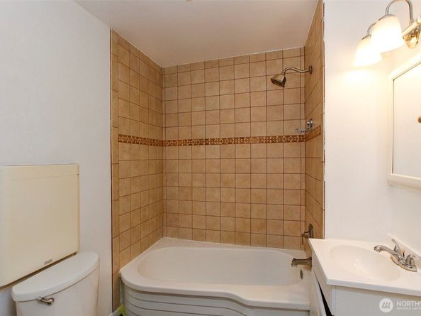 19727 Locust Way, Lynnwood WA 98036