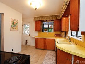 19727 Locust Way, Lynnwood WA 98036