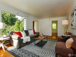 19727 Locust Way, Lynnwood WA 98036