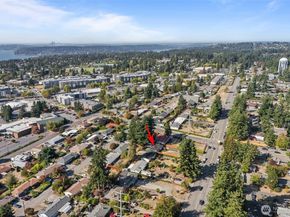 915 Monroe Avenue NE, Renton WA 98056