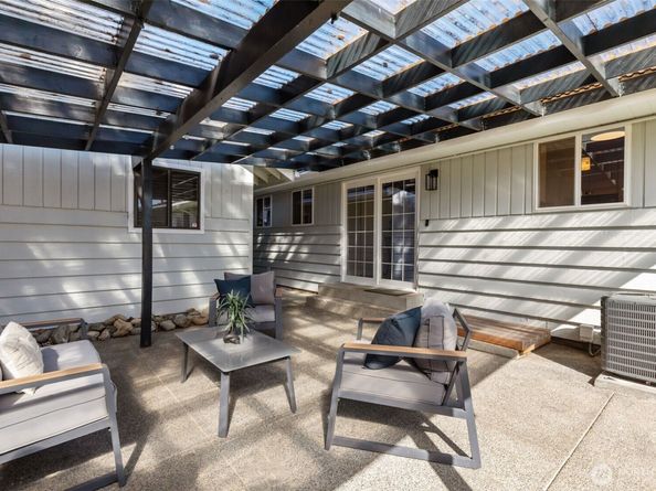 915 Monroe Avenue NE, Renton WA 98056