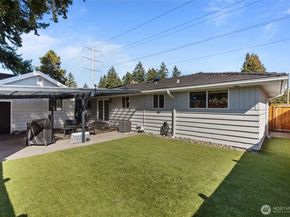 915 Monroe Avenue NE, Renton WA 98056
