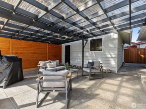 915 Monroe Avenue NE, Renton WA 98056