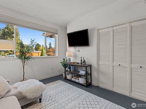915 Monroe Avenue NE, Renton WA 98056