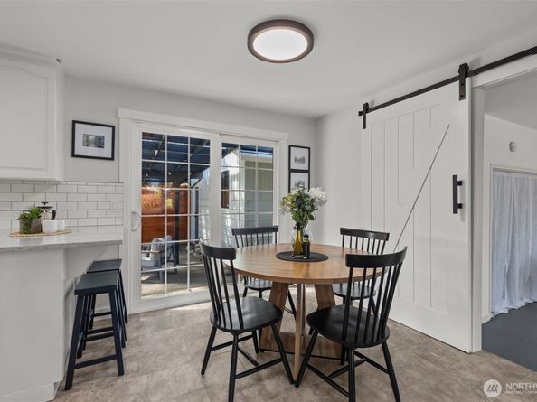 915 Monroe Avenue NE, Renton WA 98056