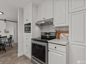 915 Monroe Avenue NE, Renton WA 98056
