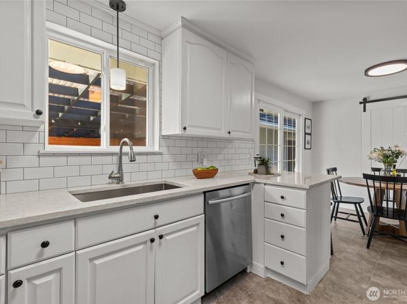 915 Monroe Avenue NE, Renton WA 98056