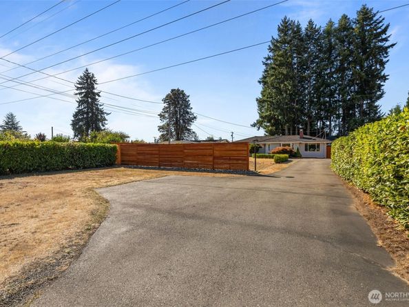 915 Monroe Avenue NE, Renton WA 98056