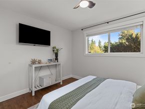 915 Monroe Avenue NE, Renton WA 98056