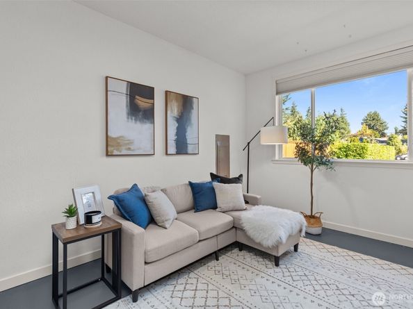 915 Monroe Avenue NE, Renton WA 98056