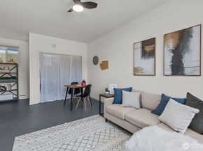915 Monroe Avenue NE, Renton WA 98056