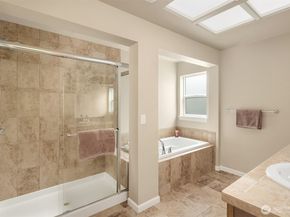 122 Ilwaco Place SE, Renton WA 98059