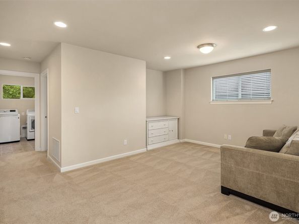 122 Ilwaco Place SE, Renton WA 98059