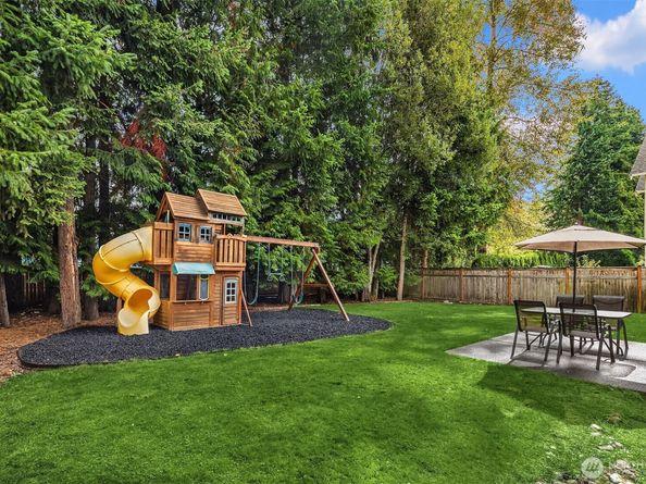 122 Ilwaco Place SE, Renton WA 98059